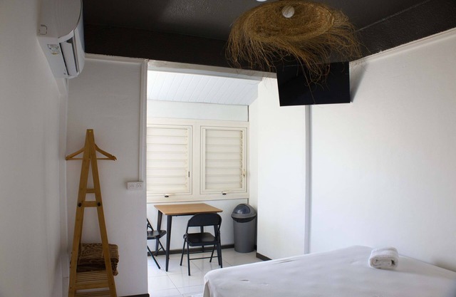 Airport Manini Lodge Studio 9