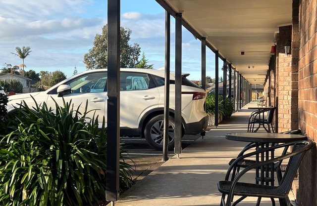 Airport Manor Inn