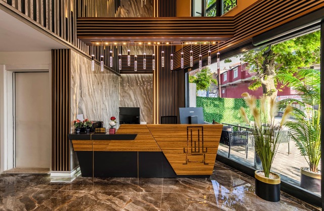 Airport Waves Hotel