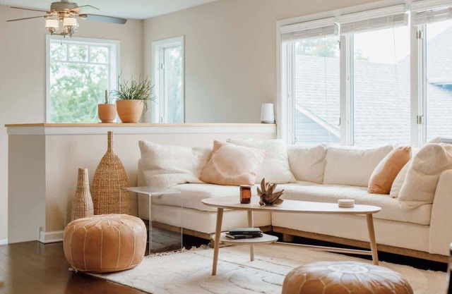 Airy, Bright Boho Digs/ King bed, best sleep