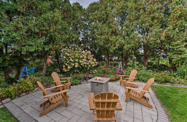 Airy Cottage Close to Rock Lake w/ Fire Pit!