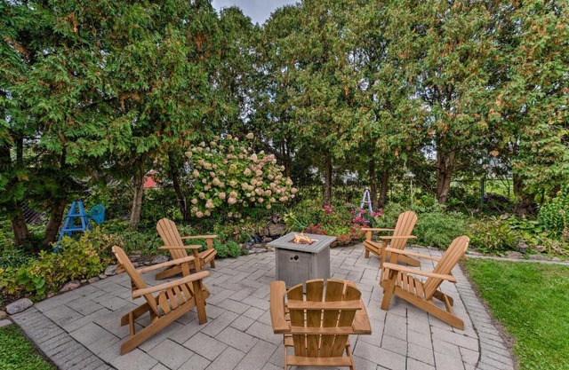 Airy Cottage Close to Rock Lake with Fire Pit!