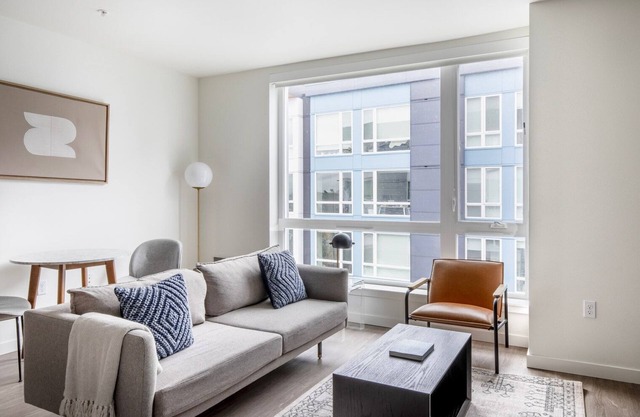 Airy First Hill 1BR w/ Gym, BBQ & Lounge, nr soccer field, by Blueground