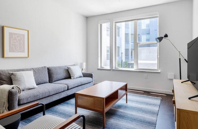 Airy Milpitas 1BR w/ Gym, Pool, walk to BART + Great Mall, by Blueground