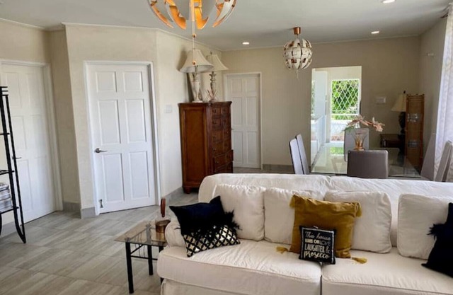 Airy Modern Very Specious 2 Bed/2 Bath Apartment
