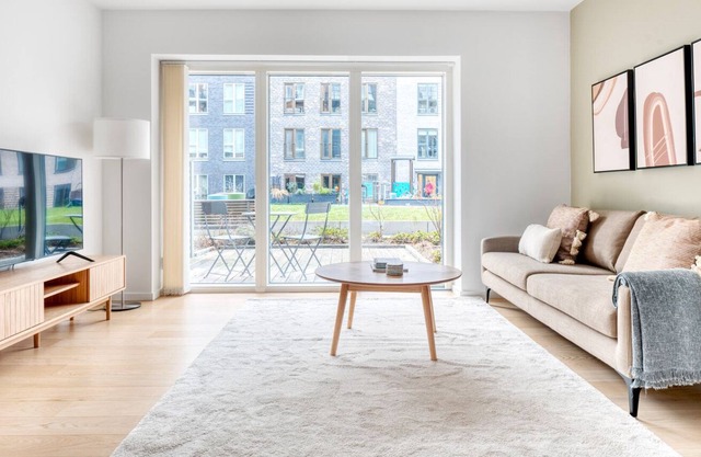 Airy Sluseholmen/København SV 1BR w/ W/D, nr Vesterbro, by Blueground