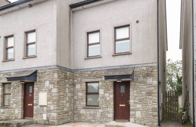 AISLING, pet friendly, with open fire in Foxford, County Mayo
