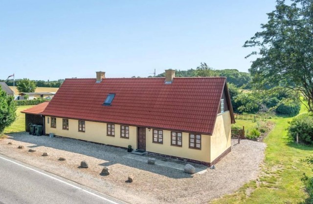 "Aki" - 1.5km from the sea by Interhome