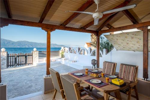 Akoli Blue - an Elegant residence by the sea