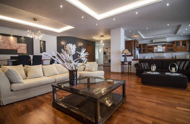 Akrata's Elegant Luxury Suite