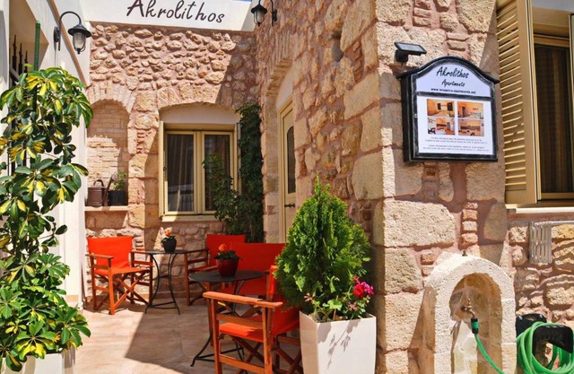 Akrolithos Apartments