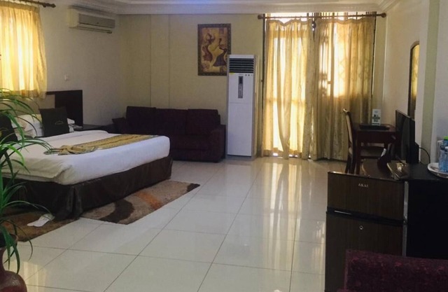 Akroma Plaza Hotel