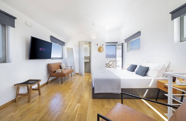 Akrotiri Apt with Sea view