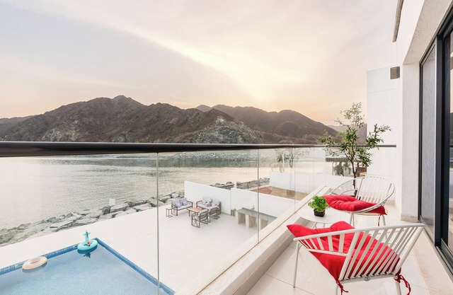 Al Dana Vitamin Sea Villa Spacious 5-bedroom villa in Fujairah with Private pool