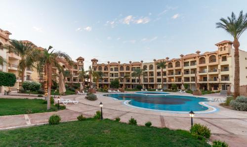 Al Saraya Sahl Hasheesh by Peaks