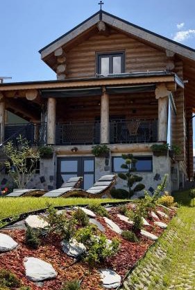 Al Tronco Log Cabin