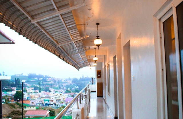 Al Woodlands Residency