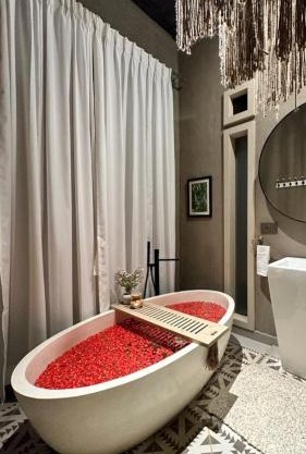 Alaara Lake house