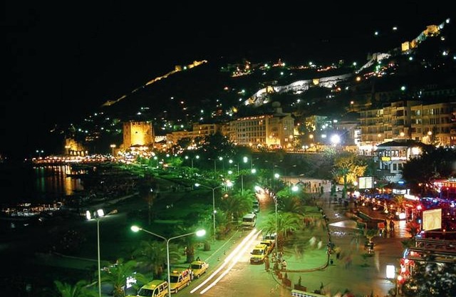 Alanya Villa con piscina privada 10-15 minutos a la playa y el centro de la ciudad.