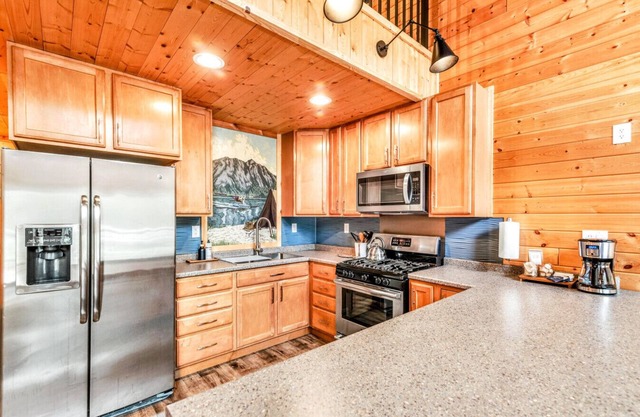 Alaska Adventure Chalet-King Beds & Fiber Internet