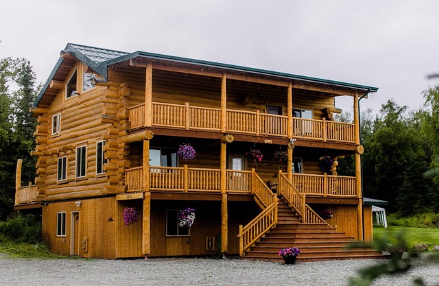 Alaska Knotty Pine Lodge / Cama y desayuno en Palmer AK.