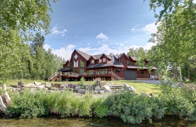 Impresionante casa frente al lago cerca de Anchorage