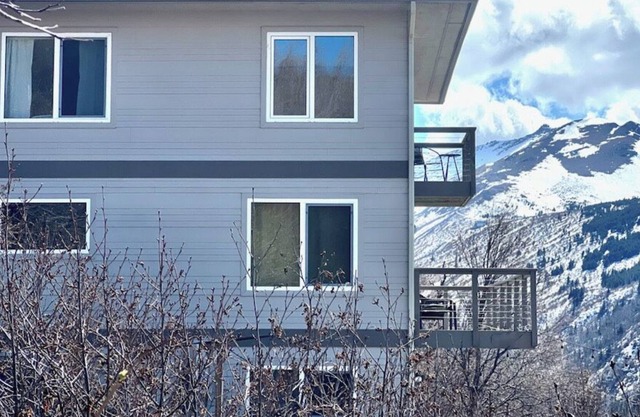 Alaska Mountain House