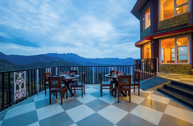 Alaya Stays Pine Shadow Flamingo