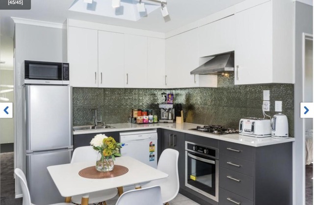 Albany Modern Private 2 bedroom 2 bathroom with Full Kitchen Netflix