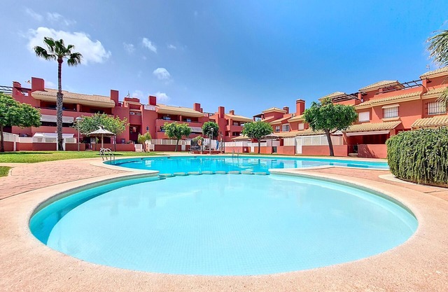 Ático. Internet gratis, terraza, piscina comunitaria.