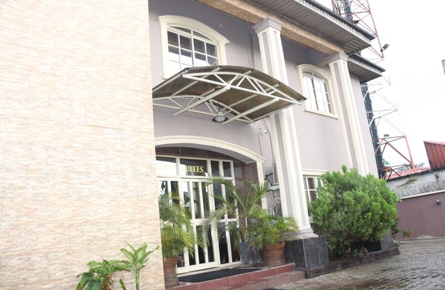 Albert Suites