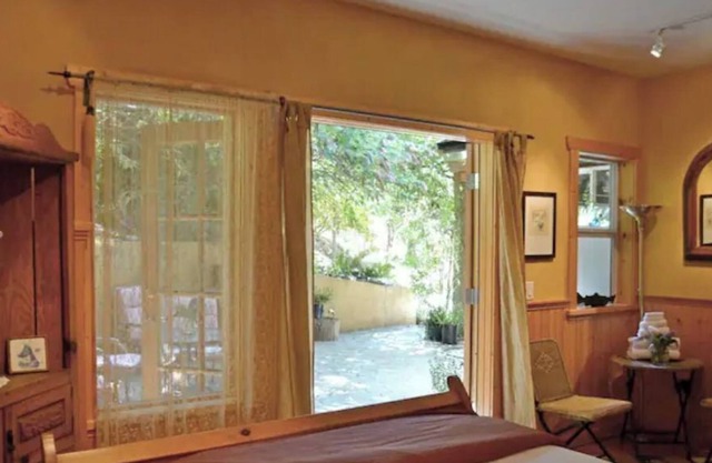 Alderwood Farm - Courtyard Suite