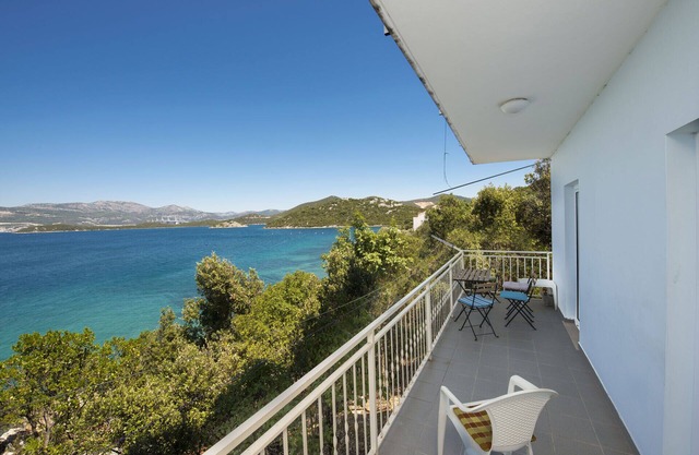 Alenka 2 - Beachfront apartment, 10 m from the sea
