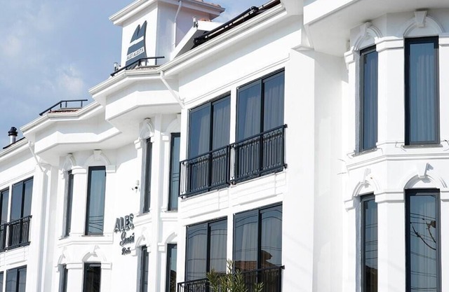Alesta Seaside Residence