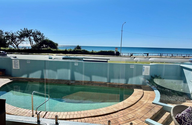Alex Beach Apartment . Directly opposite surfing beach!