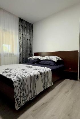 Alexander Home
