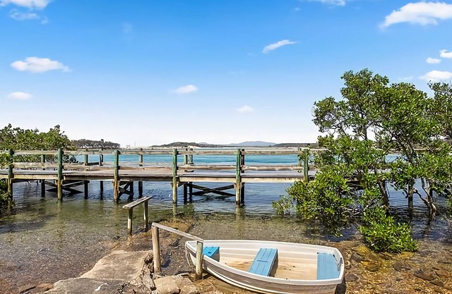 Welcome to Alfred's Rest - a stunning coastal haven with luxe décor and modern amenities.