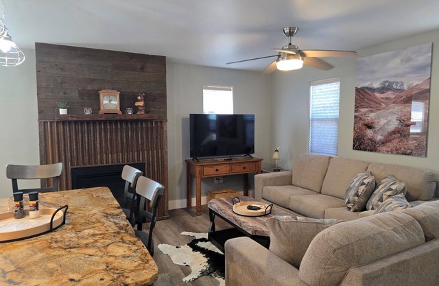 Alger Hideaway- steps from historic downtown Cody