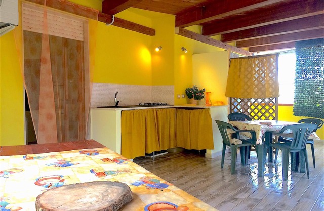 Alghero, Spiagge Bianca Maria Pia, hermosa terraza con cocina al aire libre