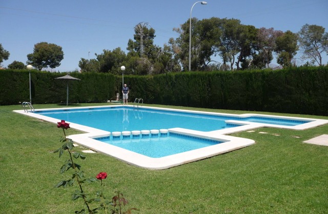 Alicante F4 alquiler gran apartamento con piscina, cerca de la playa. WIFI y la TV francesa