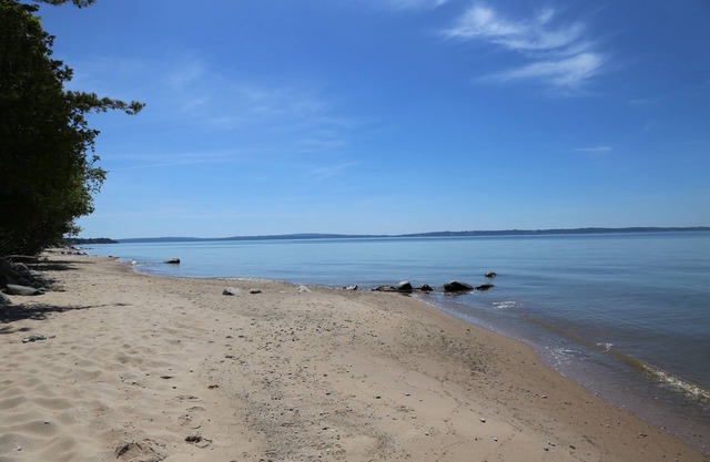 Alig Family Tides - Next to Pine Trail Retreat! Shared Beach!