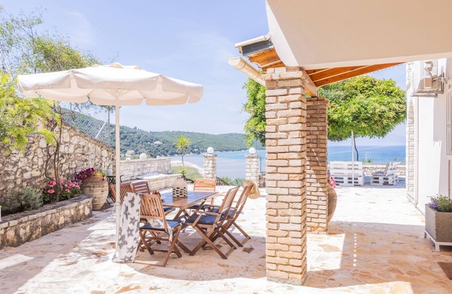Alisachni-Steps from the sea by Corfu Stay Solutions