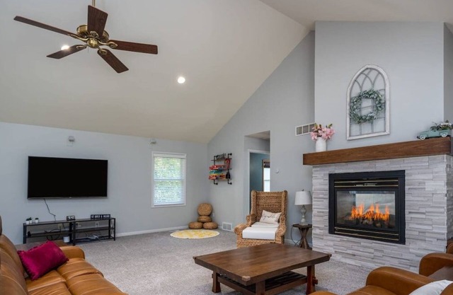 All Decked Out Farmhouse - Game Room/Nearby Beach