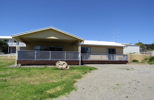 All Decked Out in Turton, 3 bedroom holiday home short walk to beach!