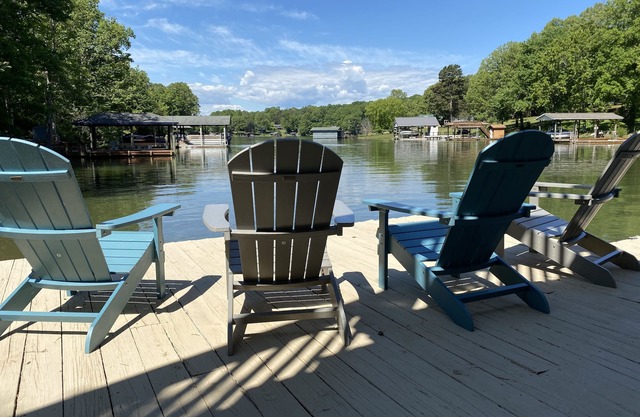 All Docked Out - Charming Waterfront Home, Spacious Dock