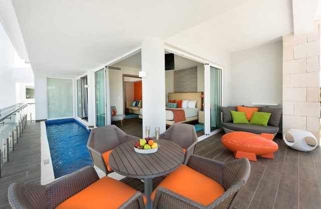 ALL-INCLUSIVE Luxe Suite with Plunge Pool & Expansive Terrace; Premium Benefits