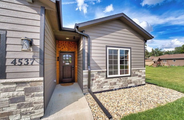 All new home ! 2 KING SUITES amazing home for amazing guest Sioux Falls SD