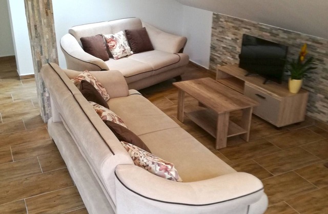 All New Seafront Apartment Yvonne, Sleeps 5