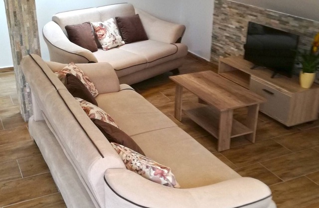 All New Seafront Apartment Yvonne, Sleeps 5