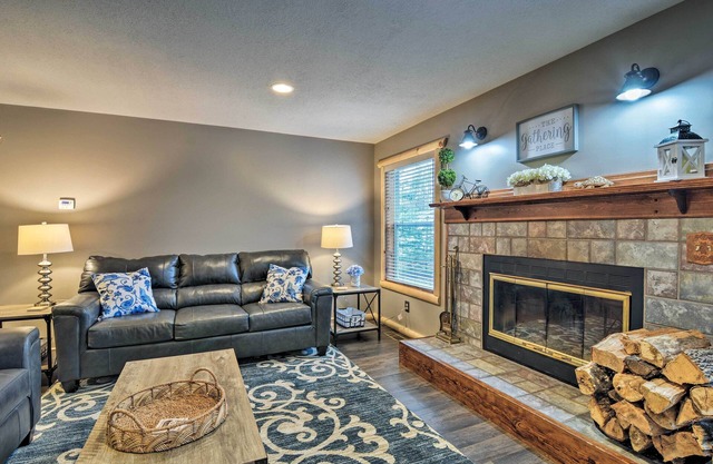 ¡NUEVO! Big Bear Lake House w / Deck - A pie de playa!